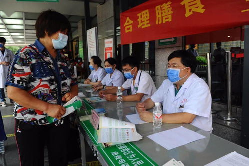 右医附院开展全民营养周专家义诊与健康咨询活动，献上营养健康服务